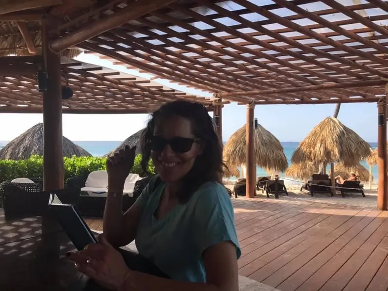 Jennifer on the islands