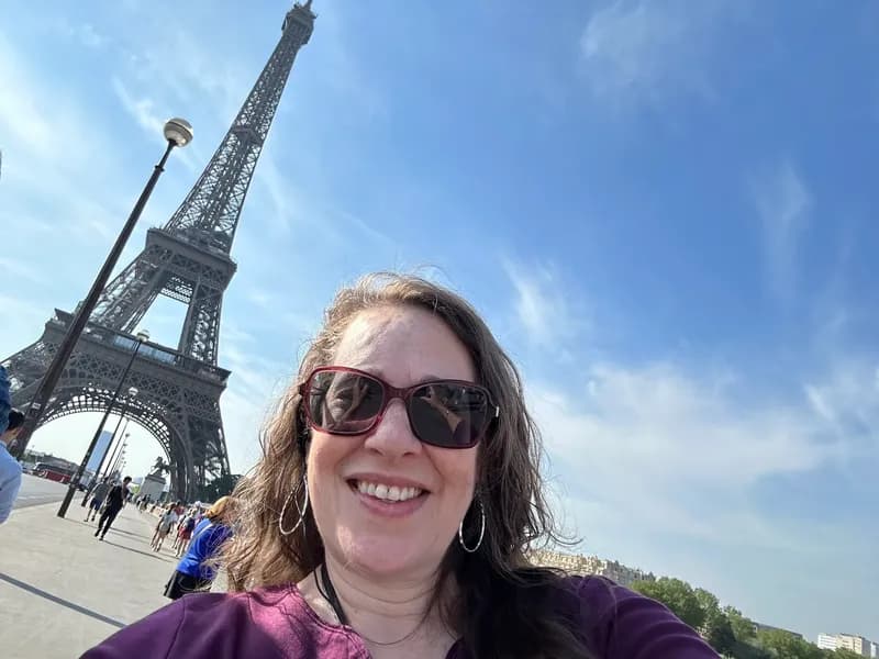 Jennifer at the Eiffel Tower